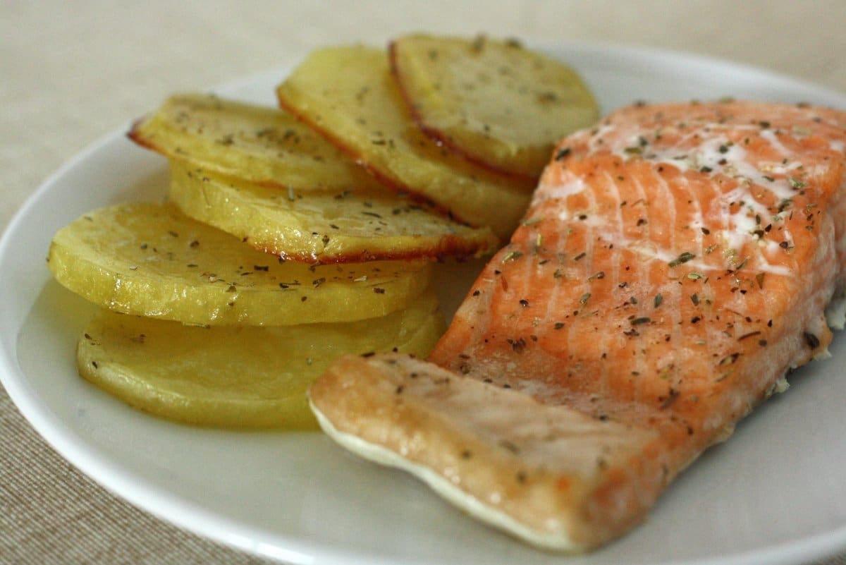 salmón al horno con patatas receta clinica adn nutricion jerez nutricionistas dietistas perdida de peso adelgazar bajar de grasa ganancia de masa muscular